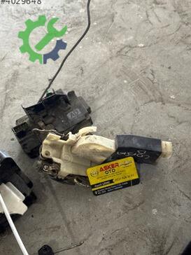 Opel Corsa Sağ Arka Kapı Kilidi çıkma parça