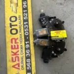 Opel Corsa b sağ ön cam kriko motoru