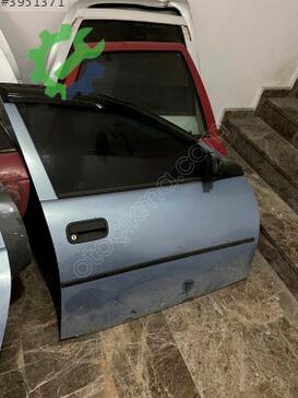 Opel Corsa Sağ Ön Kapı çıkma parça