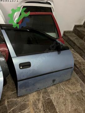 Opel Corsa Sağ Ön Kapı çıkma parça