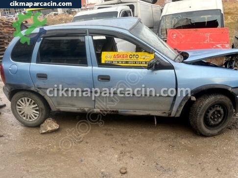 Opel Corsa Sağ Ön Kapı çıkma parça