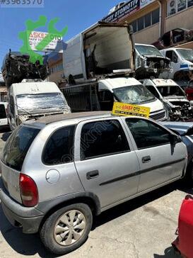 Opel Corsa Sağ Ön Kapı Camı çıkma parça
