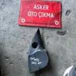 Opel Corsa b sağ ön kapı iç üçgeni