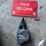 Opel Corsa b sağ ön kapı iç üçgeni