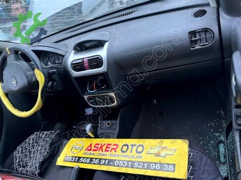 Opel Corsa Göğüs çıkma parça
