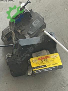Opel Corsa Sağ Ön Kapı Kilidi çıkma parça