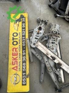 Opel Corsa c sağ ön kapı kirkosu