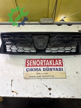 Dacia Duster Ön Panjur 62310 çıkma parça