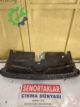 Dacia Sandero Ön Panjur 62310 çıkma parça
