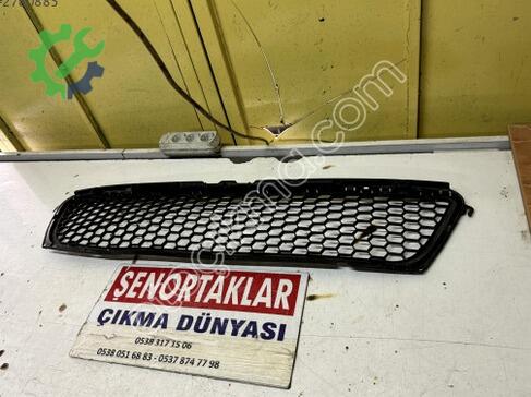 Dacia Sandero Tampon Izgarası 8200 çıkma parça