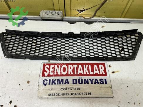 Dacia Sandero Tampon Izgarası 8200 çıkma parça