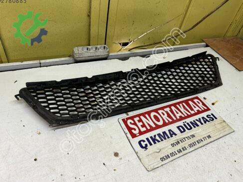 Dacia Sandero Tampon Izgarası 8200 çıkma parça