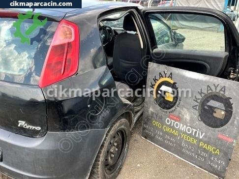 Fiat Punto Sağ Arka Çamurluk çıkma parça