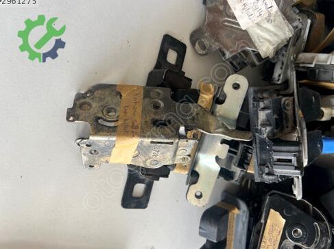 Fiat Uno Sağ Ön Kapı Kilidi çıkma parça