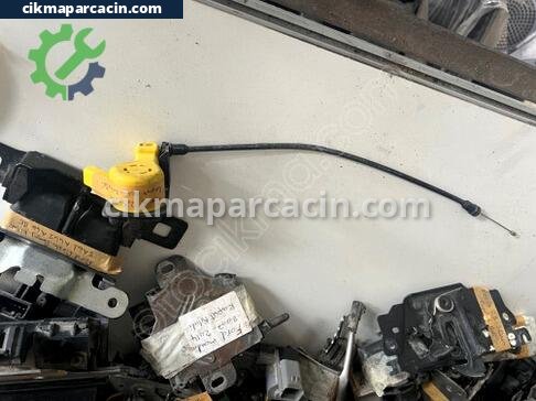 Ford Focus Kaput Açma Teli çıkma parça