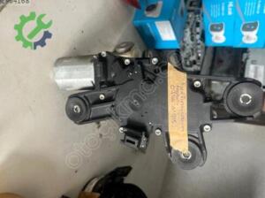 FORD FİESTA ARKA CAM SİLECEK MOTORU