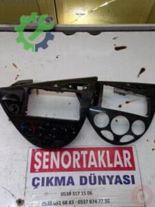 FORD FOCUS 1 ORJİNAL TEYP SAAT VE KLİMA ÜNİTESİ ÇERÇEVESİ
