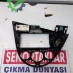 FORD FOCUS 1 ORJİNAL TEYP SAAT VE KLİMA ÜNİTESİ ÇERÇEVESİ