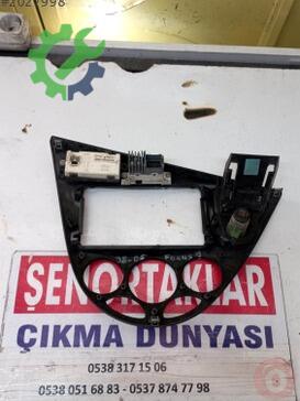 Ford Focus Teyp Çerçevesi YS4X-A046A04-AAW çıkma parça