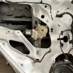 Ford Focus 2017 sol arka kapı cam krikosu