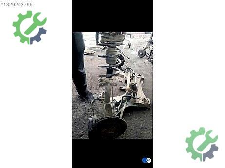 Renault Megane Sağ Taşıyıcı çıkma parça