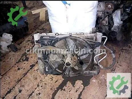 Renault Clio Radyatör çıkma parça