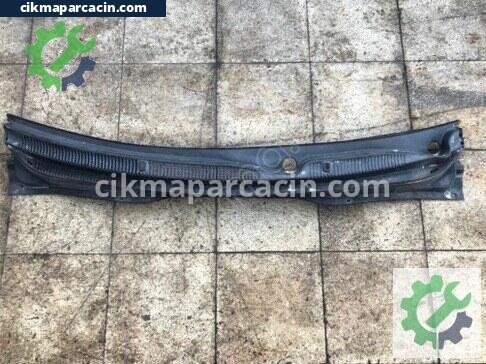 Hyundai Accent Ön Cam Izgarası çıkma parça