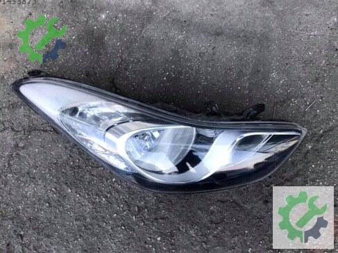 Hyundai Elantra Sağ Ön Far çıkma parça