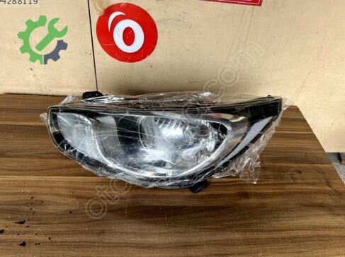Hyundai Accent Sağ Ön Far çıkma parça