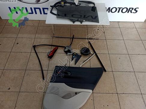Hyundai Bayon Sağ Arka Kapı Camı çıkma parça