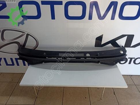 Hyundai i20 Ön Cam Izgarası çıkma parça