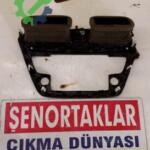 HYUNDAİ İ20 SIFIR ORJİNAL ORTA DİFÜZÖR VE TEYP ÇERÇEVESİ