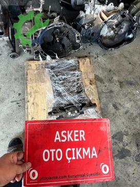 Opel Insignia Yarım Motor çıkma parça