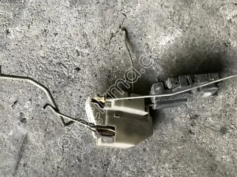 Kia Magentis Sağ Ön Kapı Kilidi 2003-2005 çıkma parça
