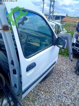 Renault Kangoo Sağ Ön Kapı çıkma parça