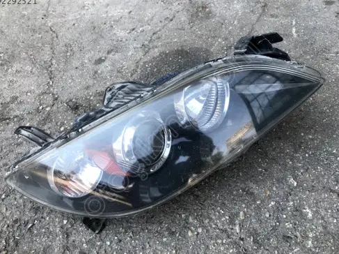 Mazda 3 Sağ Ön Far çıkma parça