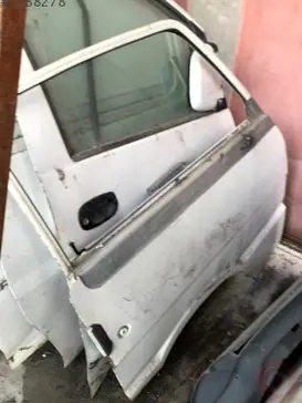 Mazda E-2200 Sağ Kapı çıkma parça