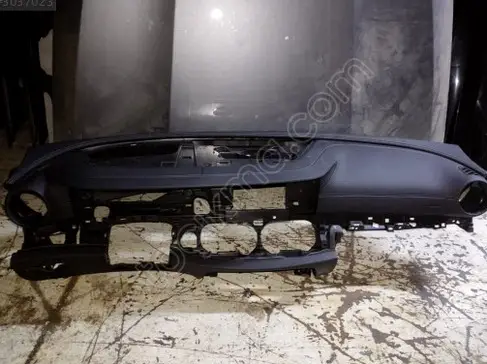 Mercedes-Benz E Serisi Torpido çıkma parça