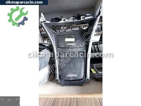 Mercedes-Benz A Serisi Orta Konsol çıkma parça