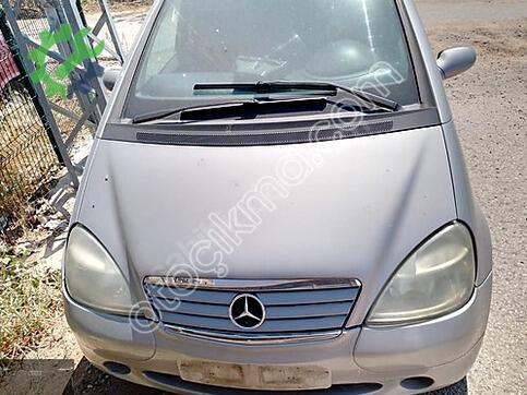 Mercedes-Benz A Serisi Ön Çamurluk A160/170 çıkma parça