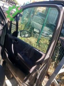 MERCEDES A170 SAĞ ÖN KAPI CAMI