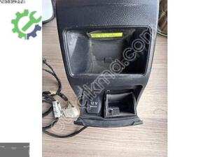 MERCEDES A180 ORTA KONSOL ARKA KÜLLÜK