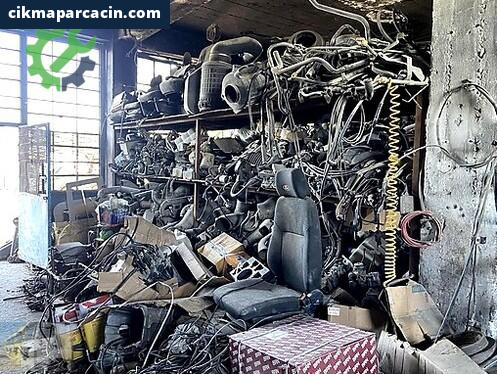 Mercedes-Benz Külbütör Kapağı MERCEDES-BENZ çıkma parça
