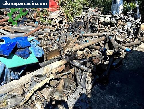 Mercedes-Benz Külbütör Kapağı MERCEDES-BENZ çıkma parça