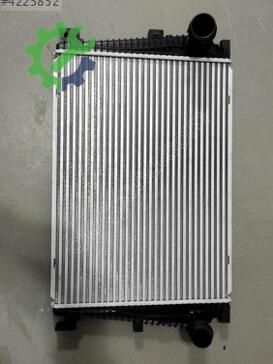 Mercedes-Benz C Serisi Intercooler Radyatörü A0995002400 çıkma parça