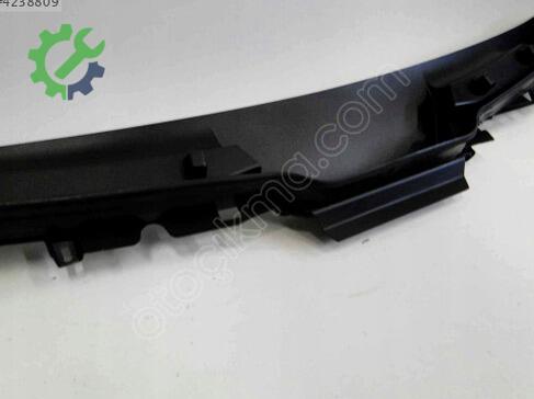 Mercedes-Benz GLE Ön Cam Izgarası 1668300028 çıkma parça