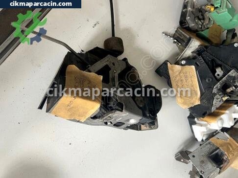 Mercedes-Benz A Serisi Sol Ön Kapı Kilidi çıkma parça