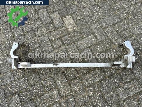 Mercedes-Benz A Serisi Ön Tampon Demiri çıkma parça