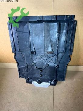 Mercedes-Benz B Serisi Motor Alt Muhafaza 2475201500 çıkma parça