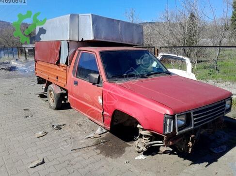 Mitsubishi L200 Sağ Ön Çamurluk çıkma parça